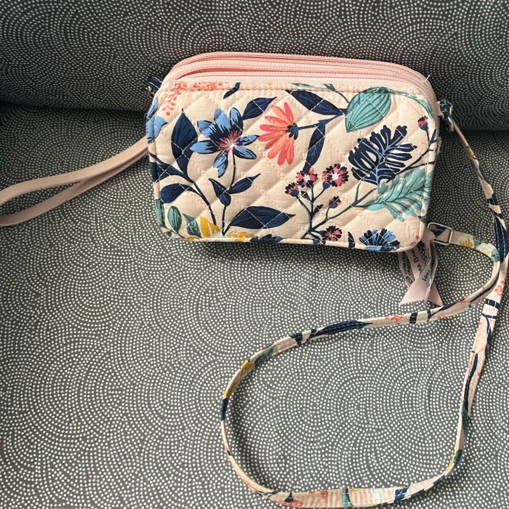 Vera Bradley Floral Print Wristlet Clutch *Make an Offer or Bundle*